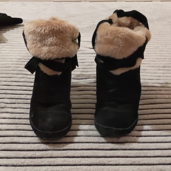 Also booties - Picture 2 of 5